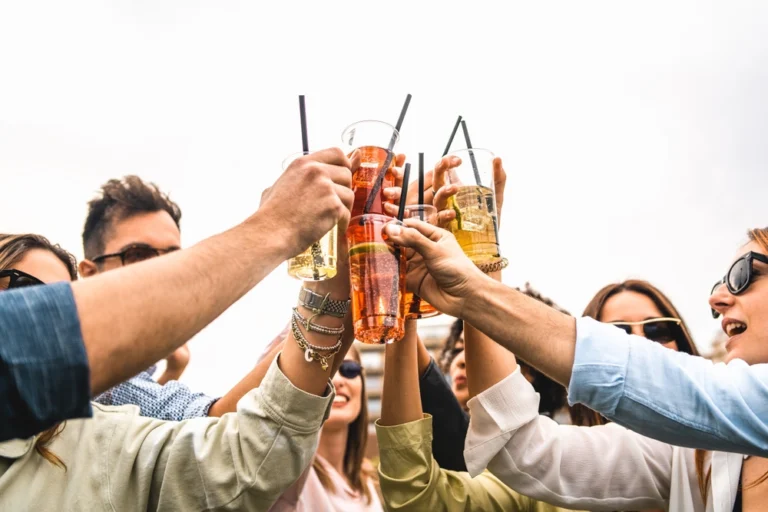 Everything You Need To Know About A Weekend Alcoholic