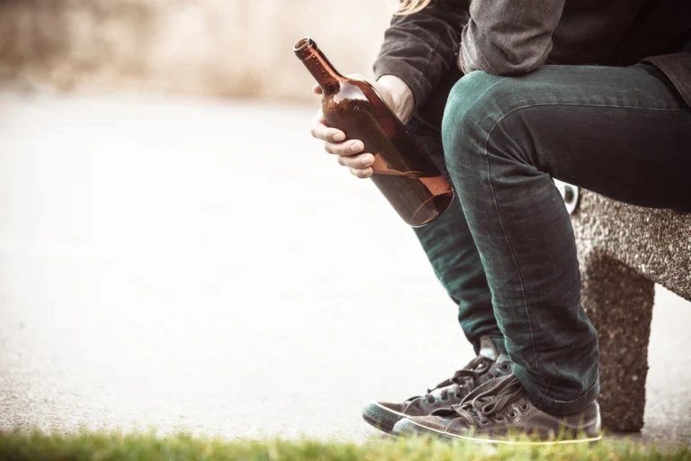 Understanding the Fine Line Between Alcoholism vs. Alcohol Abuse